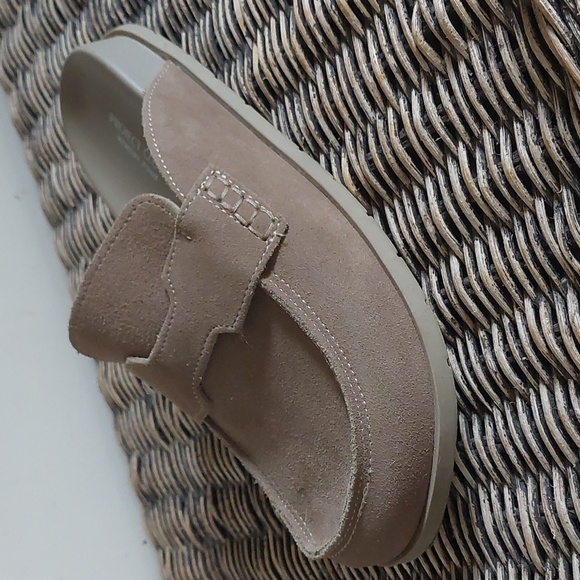 Perfect Cloud 'Cassie' Memory Foam Suede Mules/Clogs - Picture 10 of 13